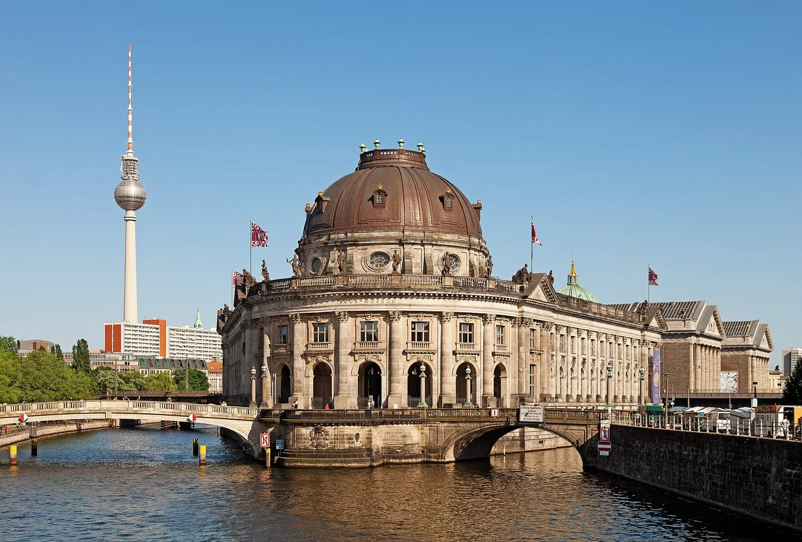 The James-Simon-Galerie colonnade on Museum Island above the level entrance forecourt